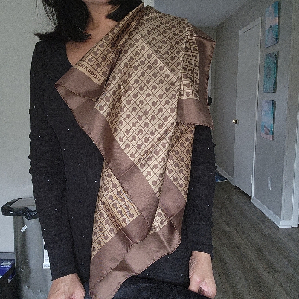 Gherardini brown scarf